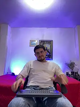 williamsmiiths16 online show from March 11, 2026, 12:05 am