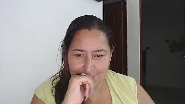 Snapshot of VioletBruces chatting on December 5, 2025, 12:41 am VioletBruces online show from December 5, 2025, 12:41 am