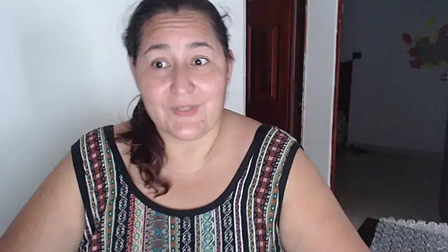 Snapshot of VioletBruces chatting on December 13, 2025, 8:04 pm VioletBruces online show from December 13, 2025, 8:04 pm