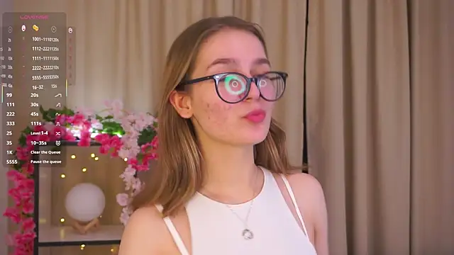 Snapshot of NyraKiss chatting on December 14, 2025, 8:24 pm NyraKiss online show from December 14, 2025, 8:24 pm