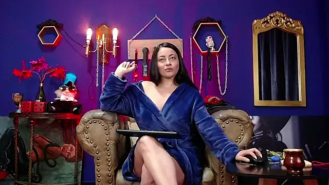 Snapshot of LunaTikka chatting on January 9, 2026, 2:47 am LunaTikka online show from January 9, 2026, 2:47 am