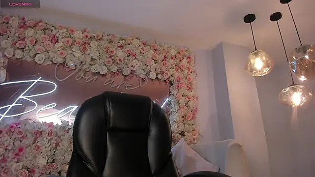 MadisonKane online show from May 4, 2026, 11:28 am