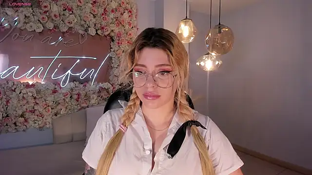 MadisonKane online show from May 6, 2026, 11:15 am