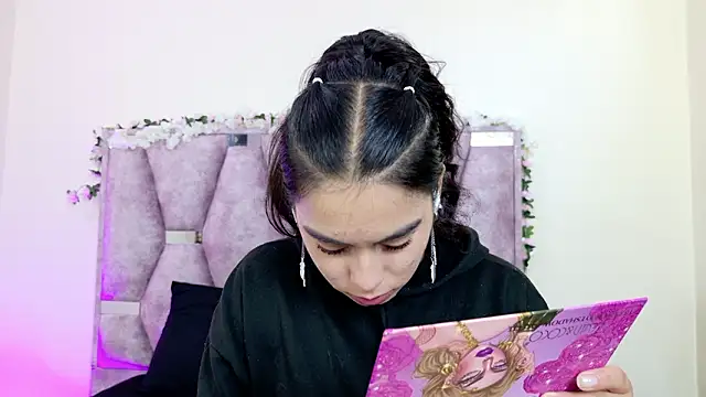 Snapshot of iris_and_damian chatting on February 25, 2026, 5:22 pm iris and damian online show from February 25, 2026, 5:22 pm