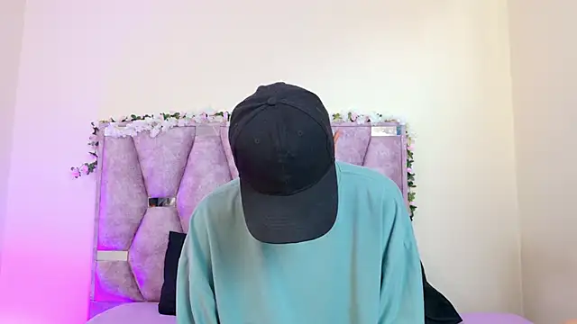 Snapshot of iris_and_damian chatting on February 28, 2026, 5:14 pm iris and damian online show from February 28, 2026, 5:14 pm