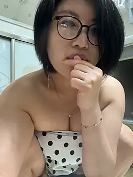 luckybaby666999 online show from July 6, 2026, 10:23 pm