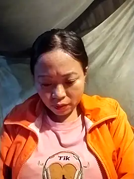 Snapshot of AlilaK2 chatting on December 5, 2025, 10:46 am AlilaK2 online show from December 5, 2025, 10:46 am