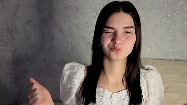 Snapshot of Laura_Sunday chatting on March 10, 2026, 12:32 pm Laura Sunday online show from March 10, 2026, 12:32 pm