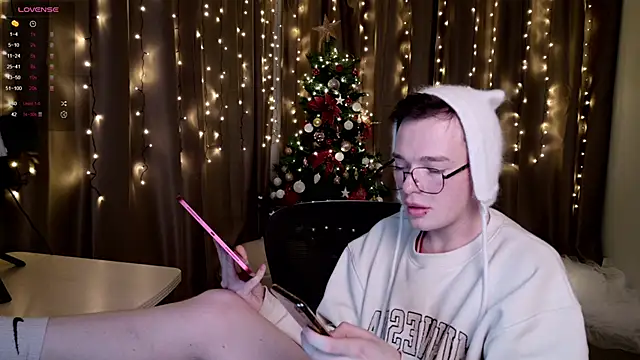 Kristenegor online show from December 16, 2025, 9:42 pm