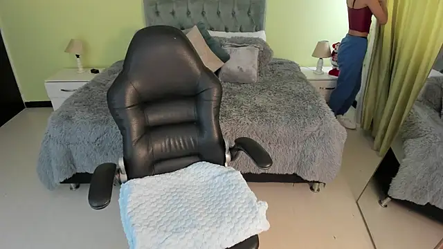 Snapshot of Celeste_Rous__ chatting on December 16, 2025, 12:43 pm Celeste Rous online show from December 16, 2025, 12:43 pm