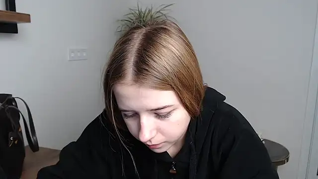 Snapshot of SweetBellaa_ chatting on December 5, 2025, 10:02 am SweetBellaa online show from December 5, 2025, 10:02 am