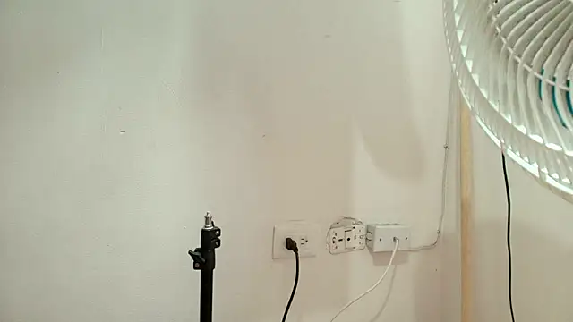 Snapshot of Elizabetth_Roman chatting on February 15, 2026, 9:44 pm Elizabetth Roman online show from February 15, 2026, 9:44 pm