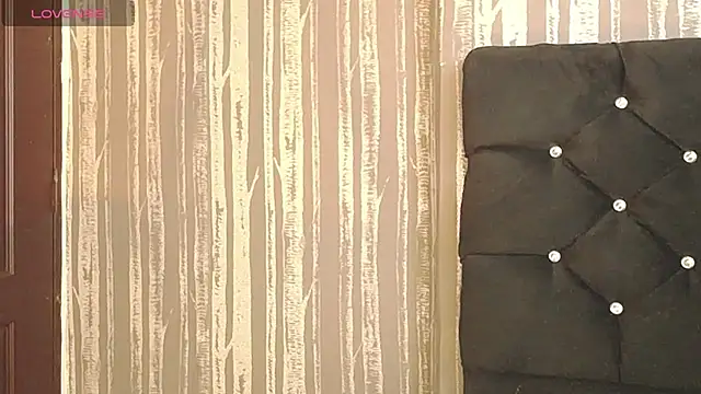 Elizabetth Roman online show from July 11, 2026, 2:31 pm