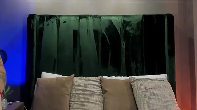 TaniaRedd  online show from February 27, 2026, 1:00 pm