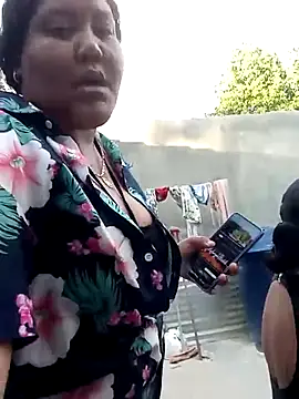 Snapshot of VaneandRossy chatting on January 17, 2026, 9:40 pm VaneandRossy online show from January 17, 2026, 9:40 pm