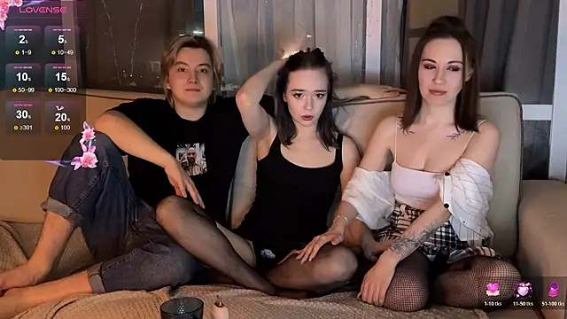 Snapshot of TripletDream chatting on February 14, 2026, 5:21 pm TripletDream online show from February 14, 2026, 5:21 pm