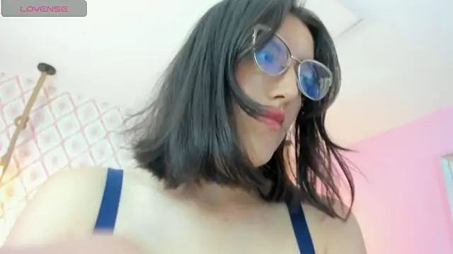 Snapshot of VENUSGREYS1 chatting on February 13, 2026, 12:23 pm VENUSGREYS1 online show from February 13, 2026, 12:23 pm