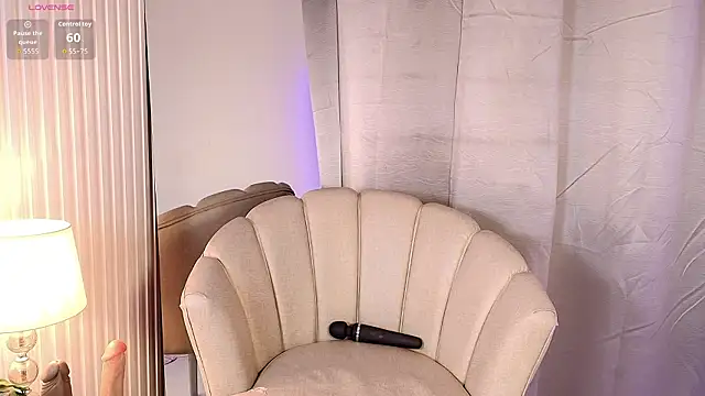 Mia mystic  online show from March 25, 2026, 12:11 pm