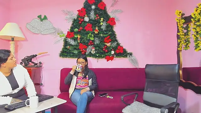 Snapshot of LesbianCouple02 chatting on December 15, 2025, 12:31 pm LesbianCouple02 online show from December 15, 2025, 12:31 pm