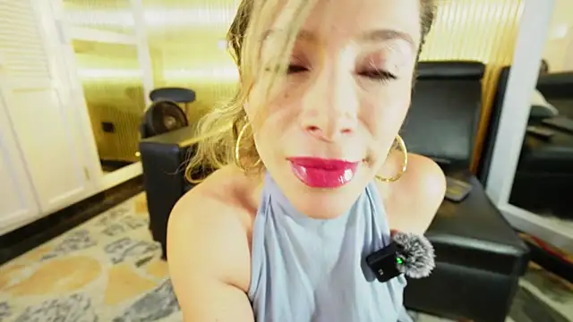 Allice mommy online show from December 22, 2025, 8:17 pm