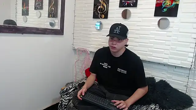 Snapshot of Dylan_fooxx chatting on December 15, 2025, 7:29 pm Dylan fooxx online show from December 15, 2025, 7:29 pm