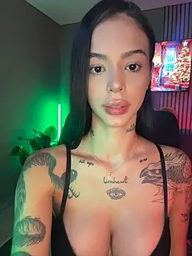 Snapshot of VegaLuxe chatting on December 17, 2025, 2:45 pm VegaLuxe online show from December 17, 2025, 2:45 pm