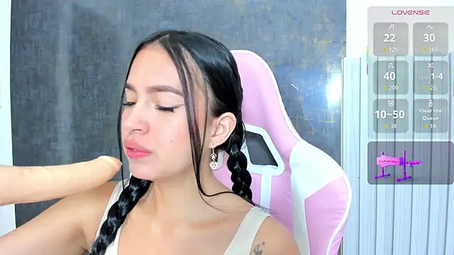 antonella guzman  online show from December 17, 2025, 12:11 pm