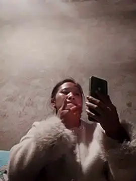 Snapshot of Meyyy09 chatting on December 16, 2025, 5:01 am Meyyy09 online show from December 16, 2025, 5:01 am