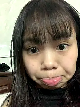 Snapshot of Mon_babyy chatting on January 6, 2026, 2:10 pm Mon babyy online show from January 6, 2026, 2:10 pm