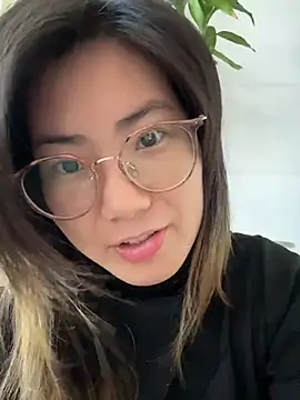 Snapshot of Lilia6666 chatting on December 17, 2025, 2:39 am Lilia6666 online show from December 17, 2025, 2:39 am