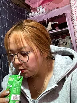 Snapshot of Samsam-006 chatting on January 9, 2026, 4:37 am Samsam-006 online show from January 9, 2026, 4:37 am