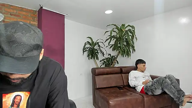 Snapshot of HotThreesoome chatting on December 15, 2025, 1:15 pm HotThreesoome online show from December 15, 2025, 1:15 pm