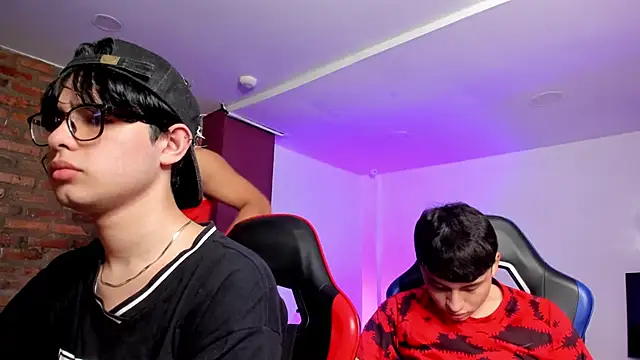 HotThreesoome online show from March 6, 2026, 12:23 pm