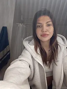 Snapshot of Zona52 chatting on December 5, 2025, 6:55 am Zona52 online show from December 5, 2025, 6:55 am