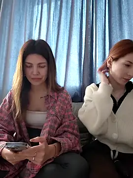 Snapshot of Zona52 chatting on December 18, 2025, 7:36 am Zona52 online show from December 18, 2025, 7:36 am