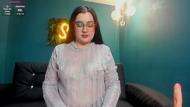 Snapshot of ZiaCooper_ chatting on December 16, 2025, 12:10 pm ZiaCooper online show from December 16, 2025, 12:10 pm