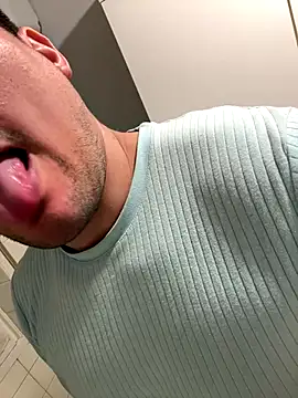 Snapshot of CharlyAlfa22 chatting on December 21, 2025, 9:44 pm CharlyAlfa22 online show from December 21, 2025, 9:44 pm