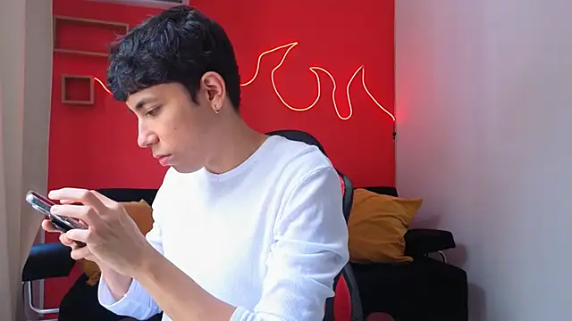 Neo Twink online show from April 24, 2026, 7:05 pm