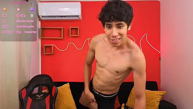 Neo Twink online show from May 26, 2026, 7:32 pm