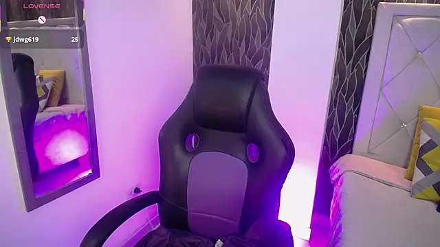 Snapshot of Kat_Cute chatting on December 20, 2025, 4:19 am Kat Cute online show from December 20, 2025, 4:19 am