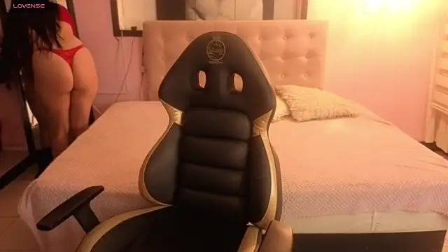 Sara valderrama  online show from April 3, 2026, 1:20 pm