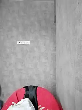 HapinessLovee online show from April 16, 2026, 8:37 am