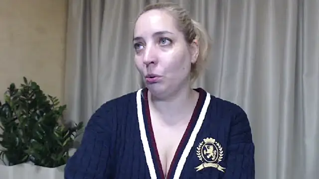 Snapshot of sweetpussy chatting on February 12, 2026, 11:05 am sweetpussy online show from February 12, 2026, 11:05 am