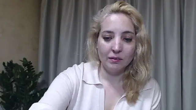 sweetpussy online show from May 23, 2026, 4:44 pm