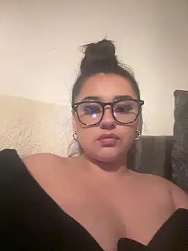 Wild Busty Niyah XX online show from December 18, 2025, 10:27 pm