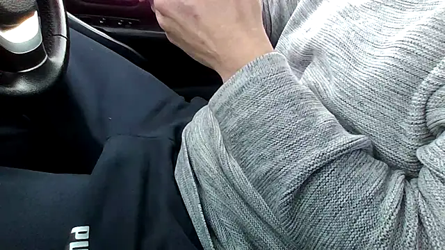 Snapshot of Ronnieedge chatting on February 12, 2026, 3:51 pm Ronnieedge online show from February 12, 2026, 3:51 pm