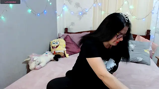 Snapshot of SashaBond chatting on December 16, 2025, 8:08 am SashaBond online show from December 16, 2025, 8:08 am