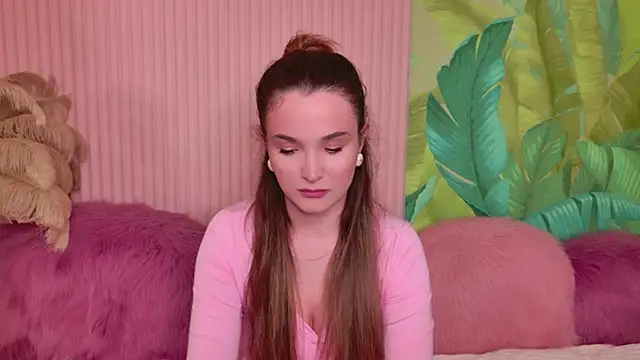 Lina Sinerz online show from May 22, 2026, 3:50 pm