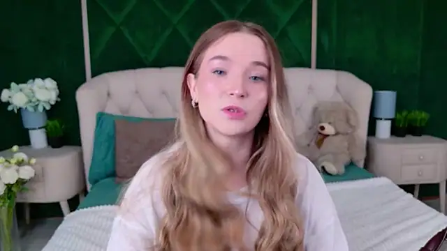 Lina Sinerz online show from June 1, 2026, 3:36 pm