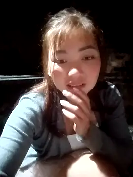 Snapshot of dona77 chatting on December 16, 2025, 9:42 pm dona77 online show from December 16, 2025, 9:42 pm